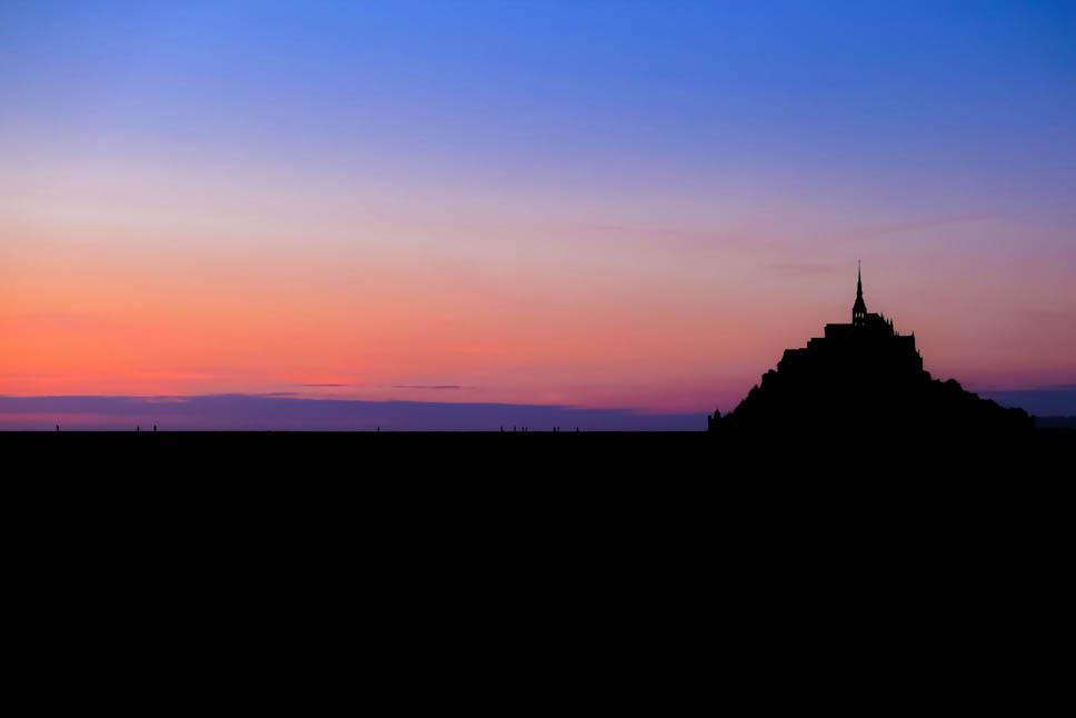 Photo title : Saint-Michel's shadow. Place : Mont Saint-Michel, France
